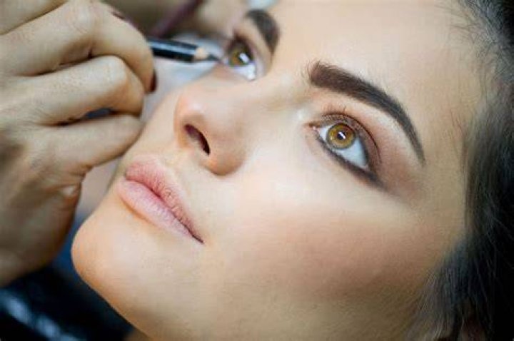 Can I wear eyeliner without mascara?