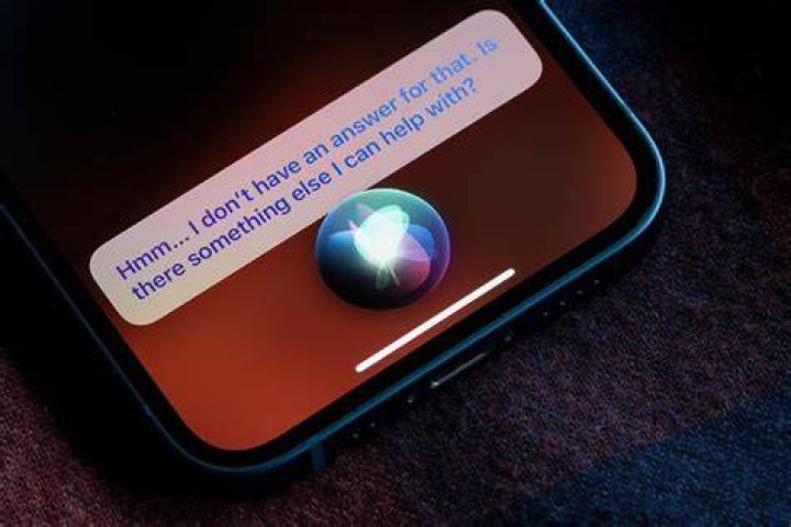 How do I get Quinn Siri?