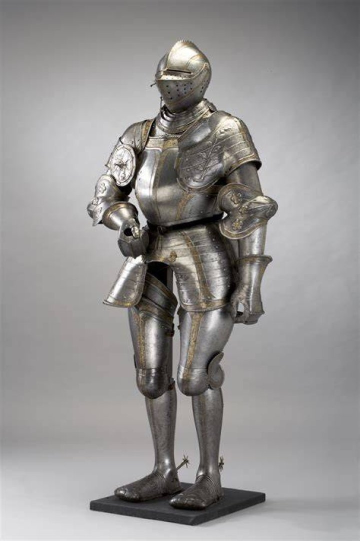 How heavy was a knights armor?