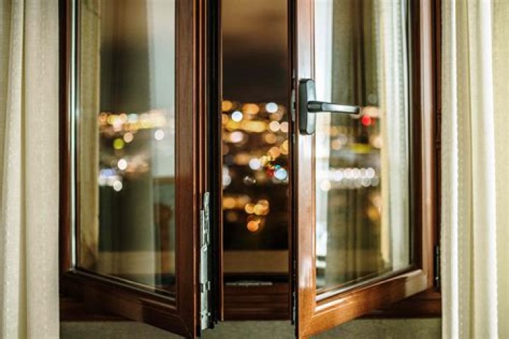 Is it healthier to sleep with window open?